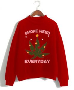 Snoop Dogg gives Willie Nelson Smoke Weed Christmas Sweatshirt